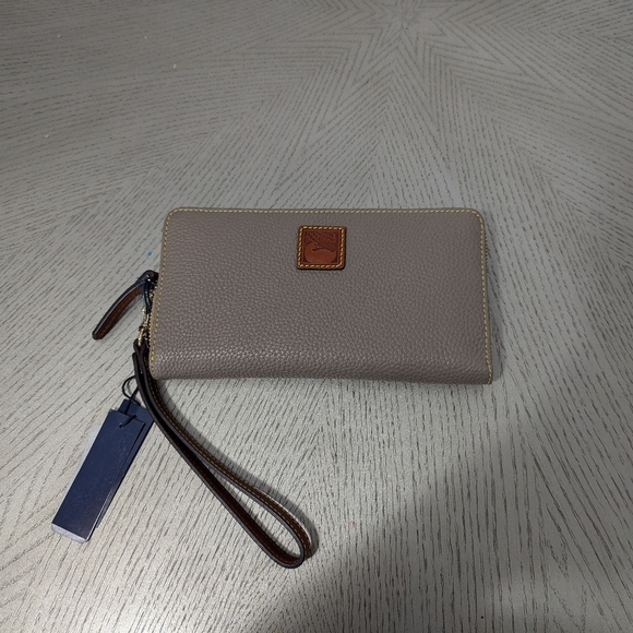 DOONEY AND BOURKE LARGE WALLET - Picture 1 of 11